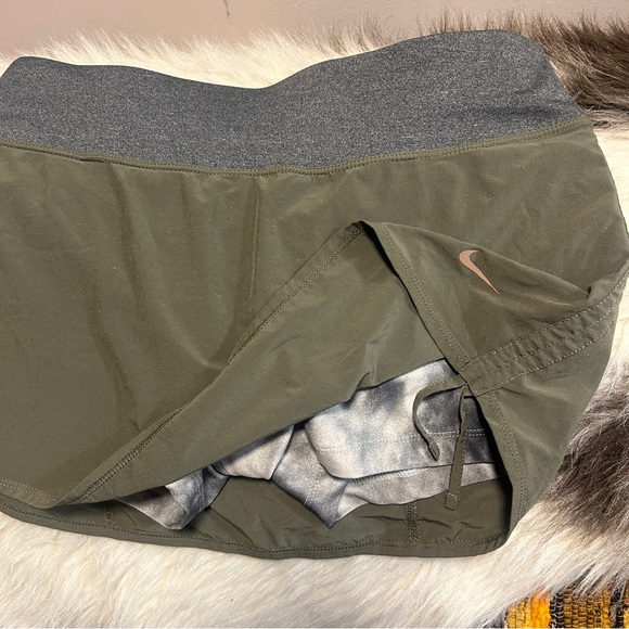 NIKE DRI-FIT SKORTS size S - Picture 3 of 6